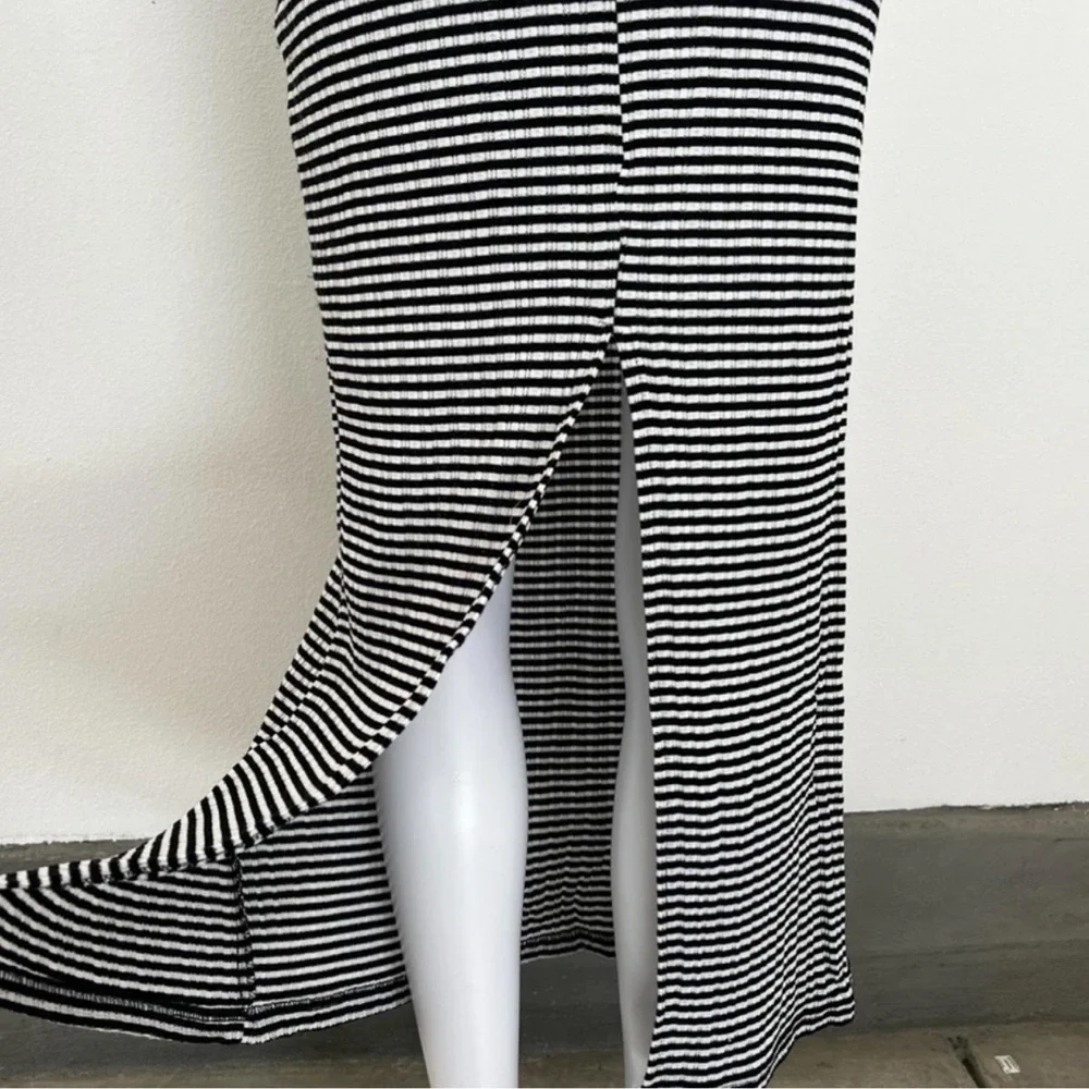 BYER TOO! Dress - Chic Black and White Striped Maxi Body Dress 90s - Picture 7 of 7